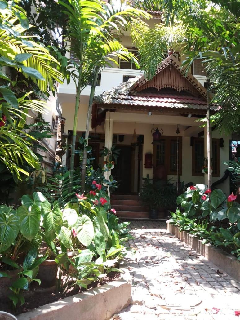 Heavenly Homestay Kochi ภายนอก รูปภาพ